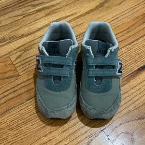 Boys new balance tennis shoes